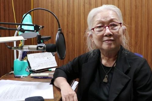 Giọng 'oanh vàng' 73 tuổi ngày ngày vẫn cần mẫn với nghề