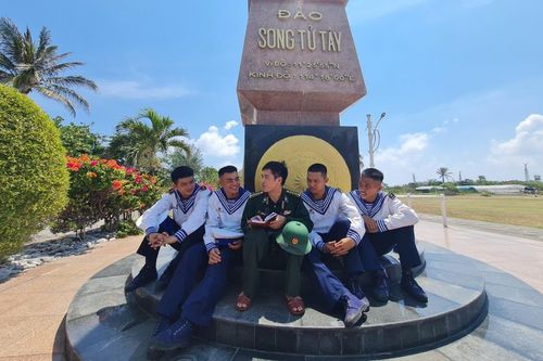 Từ trang báo đến cuộc đời