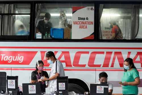 Philippines điều tra việc Mỹ tuyên truyền chống vắc xin COVID-19 của Trung Quốc