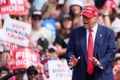 Ông Trump nói người nước ngoài tốt nghiệp đại học ở Mỹ nên được nhận 'thẻ xanh'