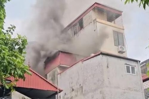 Hà Nội: Cháy nhà dân lúc giữa trưa trên phố Nguyễn Khang - Cầu Giấy