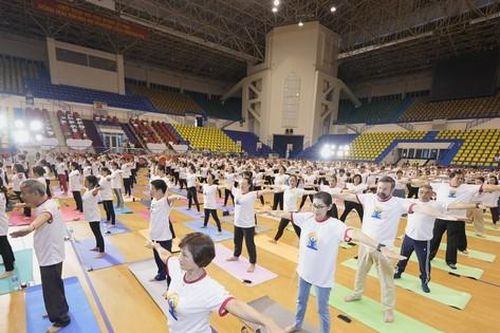 Sôi động Ngày Quốc tế yoga lần thứ 10 tại Việt Nam
