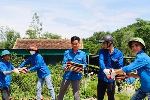 Chiến dịch tình nguyện Hè: 5/9 Tỉnh Đoàn về đích hỗ trợ công trình đường dây 500 kV mạch 3