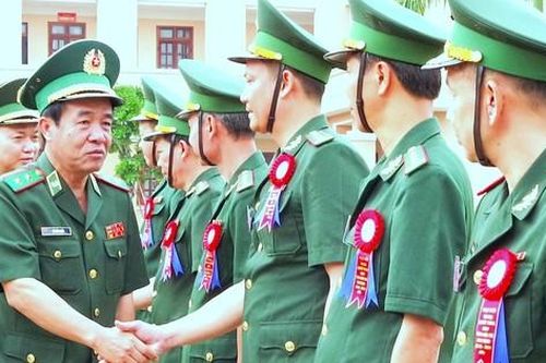Tư lệnh Bộ đội Biên phòng Lê Đức Thái: Là cán bộ chủ trì càng phải thi đua