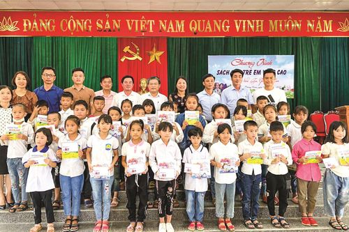 Khi phóng viên làm từ thiện