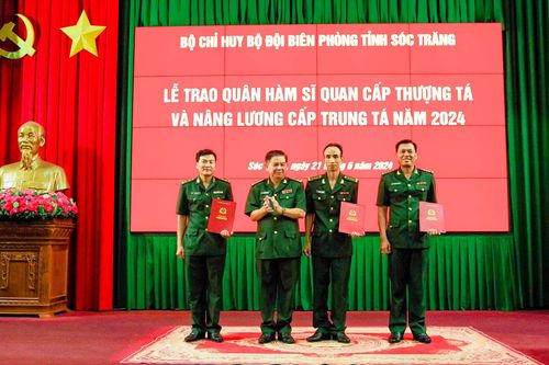 BĐBP Sóc Trăng trao quân hàm sĩ quan cấp thượng tá năm 2024