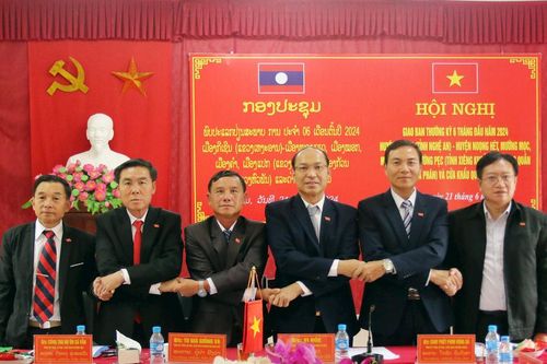 Huyện Kỳ Sơn giao ban với các địa phương nước bạn Lào có chung đường biên giới