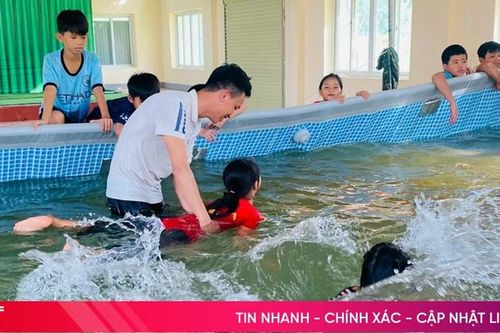 Đầu tư nguồn lực dạy bơi miễn phí cho trẻ em nghèo