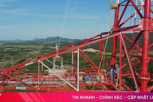 Những người hùng thầm lặng trên đỉnh cột 500 kV