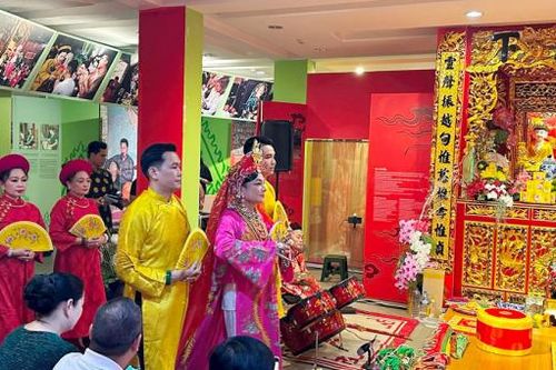 Trình diễn tín ngưỡng thờ Mẫu Tam Phủ: Nỗi lo biến tướng