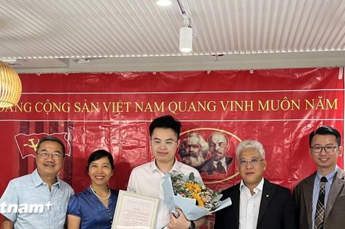 Sinh viên Việt Nam đầu tiên được kết nạp Đảng tại Hong Kong