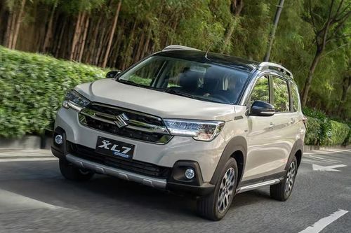 Nhiều đại lý hé lộ giá bán dòng xe Suzuki XL7 Hybrid mới