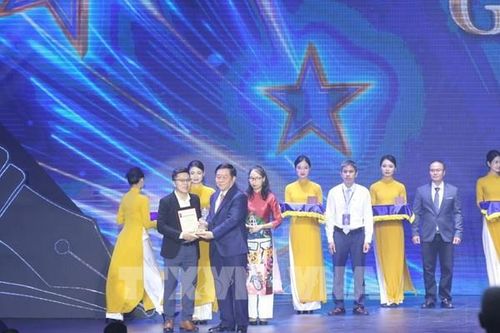 Tôn vinh những nhà báo dấn thân, cống hiến hết mình với nghề
