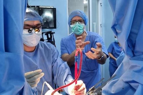 Hàng ngàn người bệnh hẹp niệu đạo thoát cảnh mang túi thông tiểu suốt đời