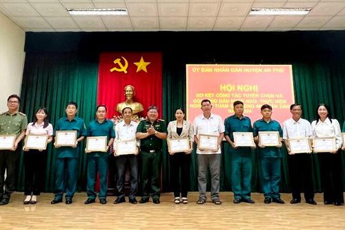 Sơ kết công tác tuyển chọn và gọi công dân nhập ngũ năm 2024 ở An Phú
