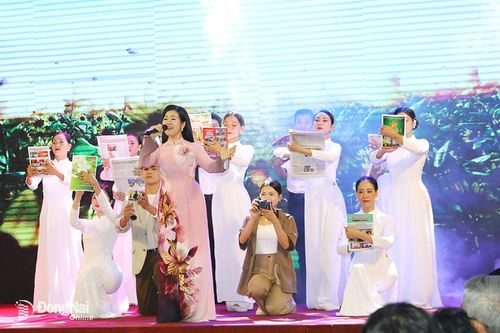 Báo chí với văn nghệ sĩ Đồng Nai