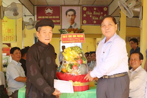 Thăm, chúc mừng nhân kỷ niệm 85 năm Ngày Khai sáng đạo Phật giáo Hòa Hảo