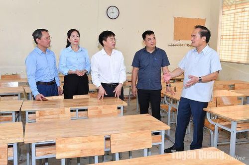 Lãnh đạo UBND tỉnh kiểm tra công tác chuẩn bị cho Kỳ thi tốt nghiệp THPT năm 2024 tại Sơn Dương
