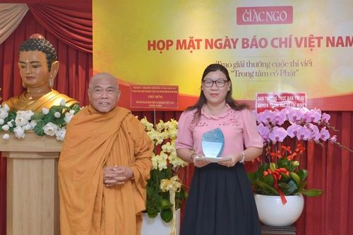 Công bố, trao giải thưởng cuộc thi viết 'Trong tâm có Phật'