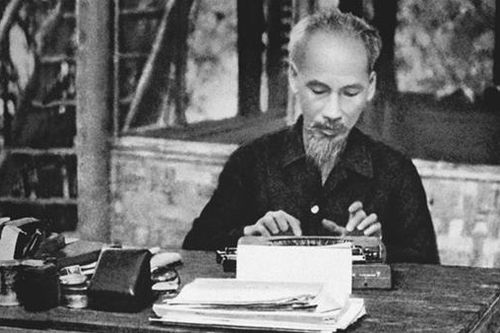 Học tập tư tưởng, phong cách làm báo của Bác Hồ
