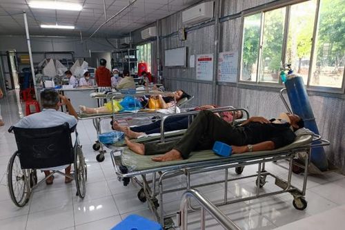 Va chạm trên cao tốc TP Hồ Chí Minh-Trung Lương, 11 người nhập viện