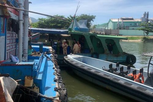 Thủy đoàn 1 phát hiện 3 tàu mua bán dầu không có hóa đơn
