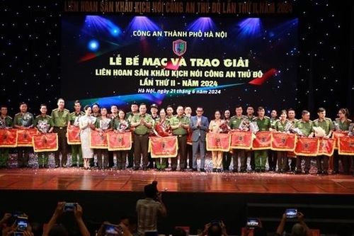 'Phía sau những chiến công' tái hiện trên sân khấu kịch nói Công an Thủ đô