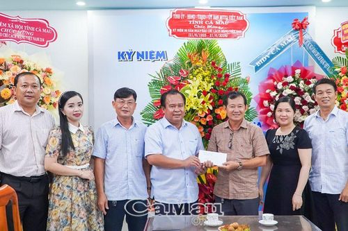 Lãnh đạo tỉnh thăm, chúc mừng các cơ quan báo chí