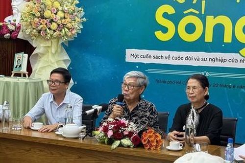 Kỷ niệm ngày Báo chí Cách mạng Việt Nam: Ra mắt sách 'Quyết liệt sống'