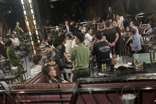 Phát hiện 16 khách 'phê' ma túy trong quán Diamond Club