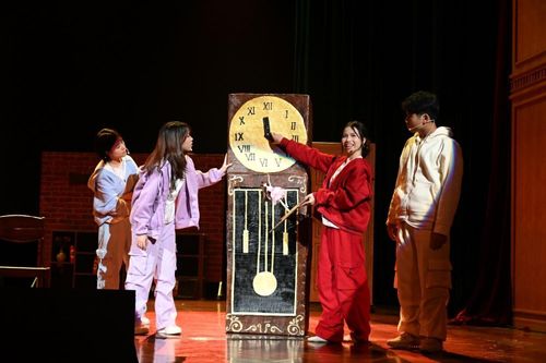 Học sinh chuyên Ams hóa thân thành diễn viên, kể câu chuyện tình người lôi cuốn