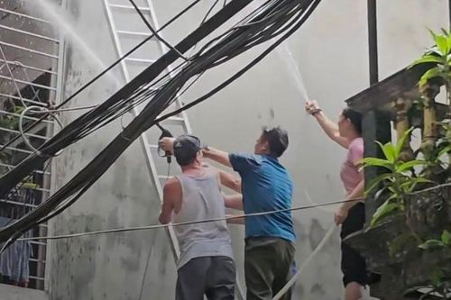 Hà Nội: Dập tắt vụ cháy nhà dân trên phố Nguyễn Khang giữa trưa nắng