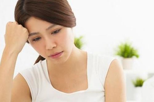 Đến quán chồng hay ngồi xem bóng đá để gây bất ngờ, người vợ chết lặng khi chứng kiến sự thật phũ phàng