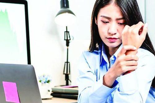 Người làm báo cần phòng ngừa hội chứng ống cổ tay