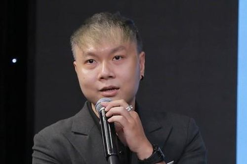 Thầy Phùng Huỳnh Vũ Quân tung tuyệt chiêu làm video khiến ai cũng 'ồ quao'