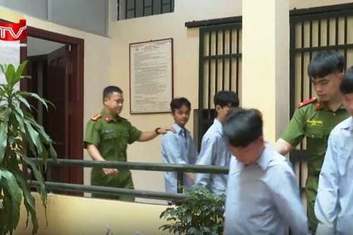 Phòng ngừa cướp giật điện thoại trong mùa hè