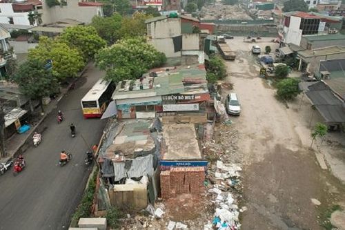 Rào chắn khi thi công hầm chui tại nút giao vành đai 2,5 - Giải Phóng gây ùn tắc, khói bụi