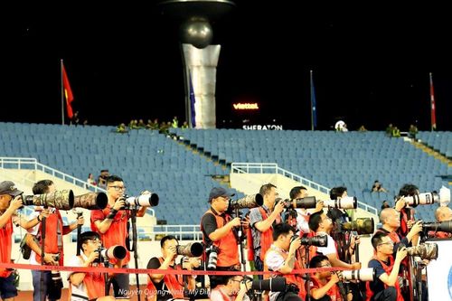 Phóng viên ảnh thể thao: Tay ống tay 'súng'