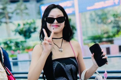 'Bản sao Lisa' gây tranh cãi vì mặc gợi cảm