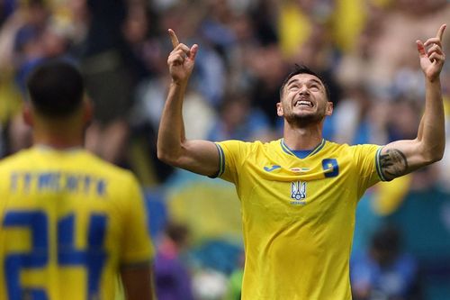 Ukraine thắng Slovakia 2-1, nuôi hy vọng vào vòng sau