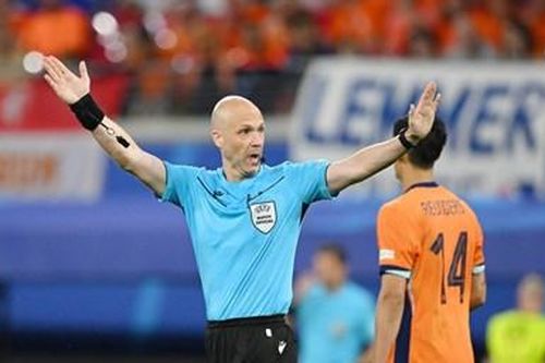 Tại sao bàn thắng của Xavi Simons không được công nhận?