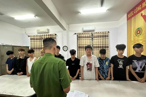 10 'yêng hùng' đại náo trong đêm