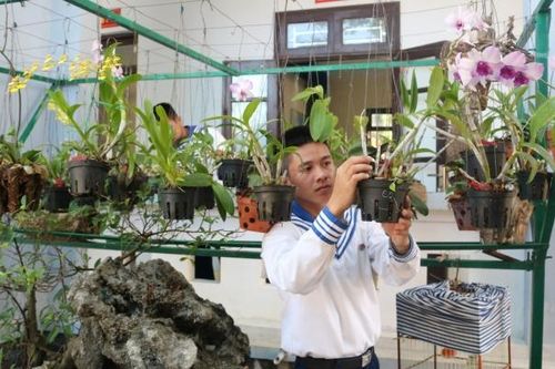 Nhà báo Nguyễn Hồng Sáng - Báo Quân đội Nhân dân: Ngắm hoa lan nở giữa Trường Sa