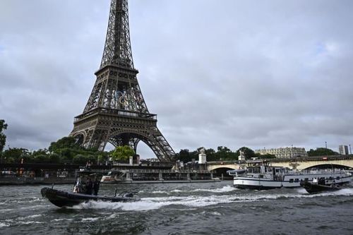 Sông Seine ở Paris vượt quá giới hạn ô nhiễm để tổ chức Olympic 2024