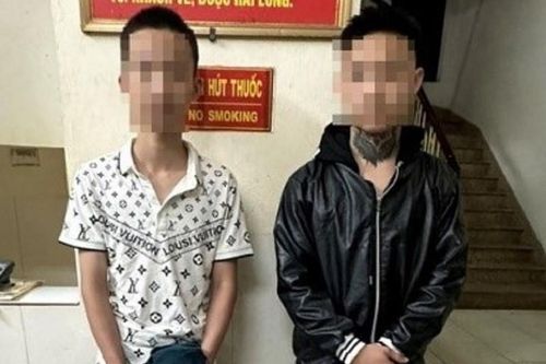 Phát hiện 2 thiếu niên Hà Nội mang 12 vỏ chai bia 'đi trả thù' lúc nửa đêm