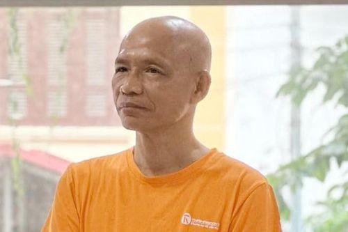 Tiến sĩ Nguyễn Mạnh Hùng: 'Người ta chơi tem, đồng hồ, còn tôi chơi sách'
