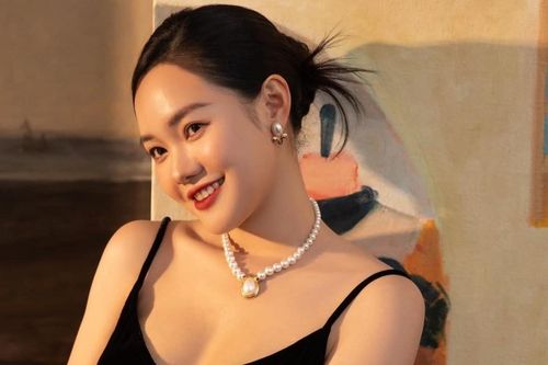 Cuộc sống hiện tại của MC xinh đẹp nghỉ VTV lấy chồng nhạc trưởng hơn 15 tuổi