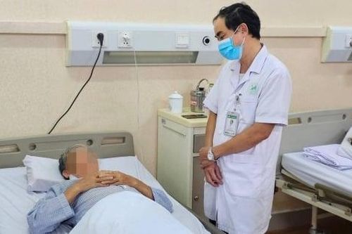 Suy thận cấp sau nhiều giờ nhịn khát làm việc dưới trời nắng