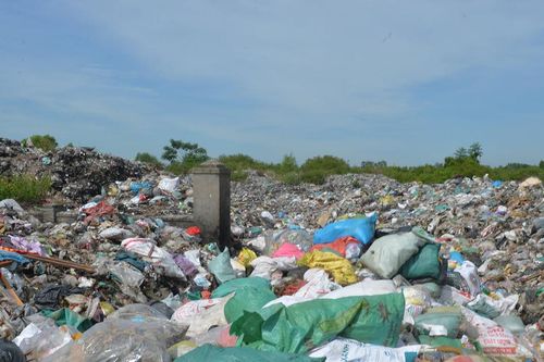 Bãi rác 'khổng lồ' tồn lưu nhiều năm gây ô nhiễm môi trường ở huyện Diễn Châu