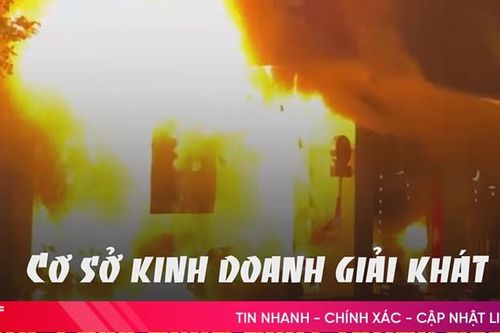Cơ sở kinh doanh giải khát bốc cháy ngùn ngụt trong đêm ở TP Hà Tĩnh